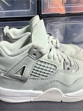 Air Jordan 4 - “Mint”